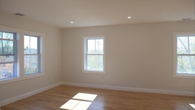 10 Banks St, Brockton, MA 02302