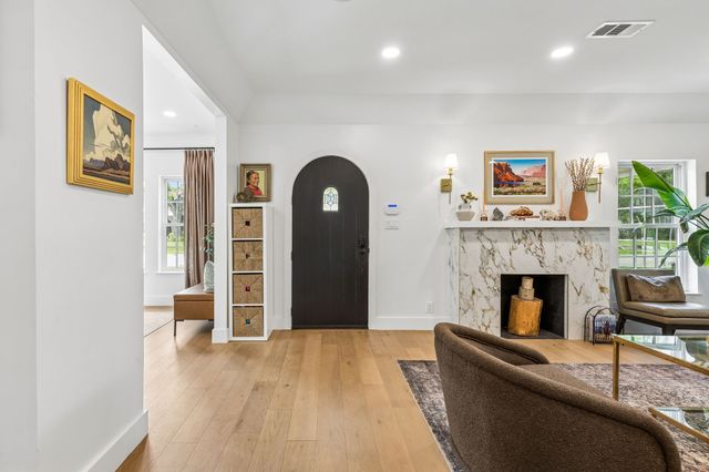 5526 Mercedes Avenue, Dallas, TX 75206