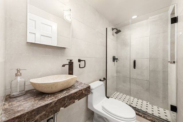 4725 INDEPENDENCE Avenue, New York City, NY 10471