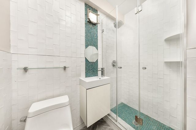 4725 INDEPENDENCE Avenue, New York City, NY 10471