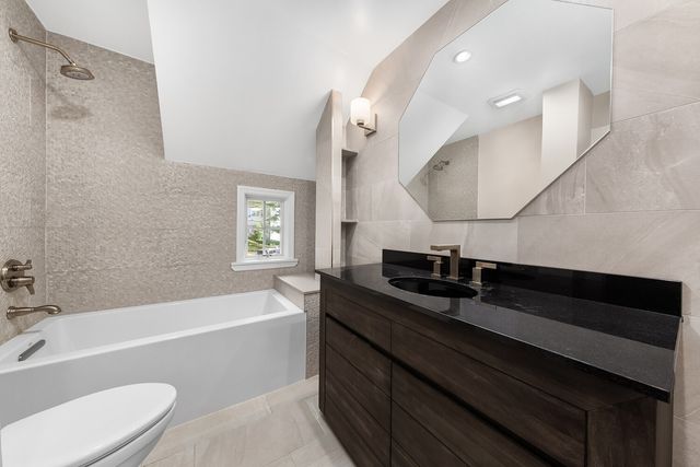 4725 INDEPENDENCE Avenue, New York City, NY 10471