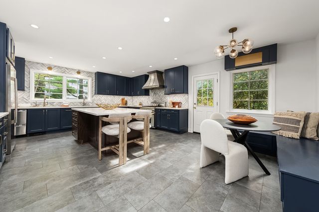 4725 INDEPENDENCE Avenue, New York City, NY 10471