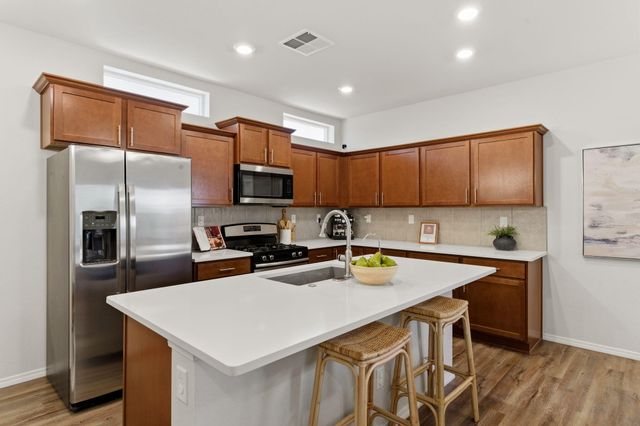 1630 Tierra Alta Court NW, Los Lunas, NM 87031