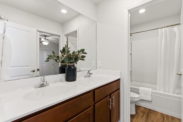 1630 Tierra Alta Court NW, Los Lunas, NM 87031