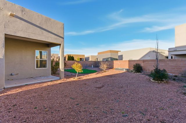 1630 Tierra Alta Court NW, Los Lunas, NM 87031