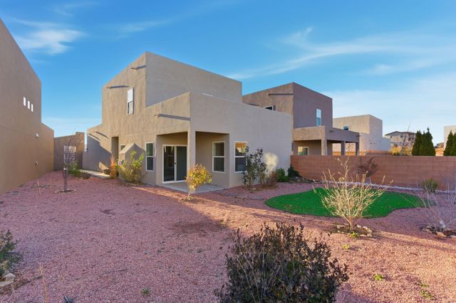 1630 Tierra Alta Court NW, Los Lunas, NM 87031