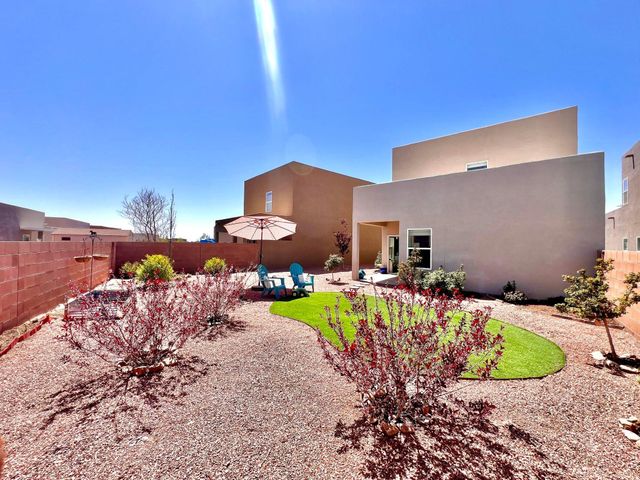 1630 Tierra Alta Court NW, Los Lunas, NM 87031