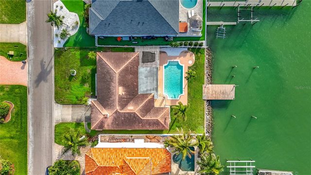 1135 81ST STREET S, St Petersburg, FL 33707