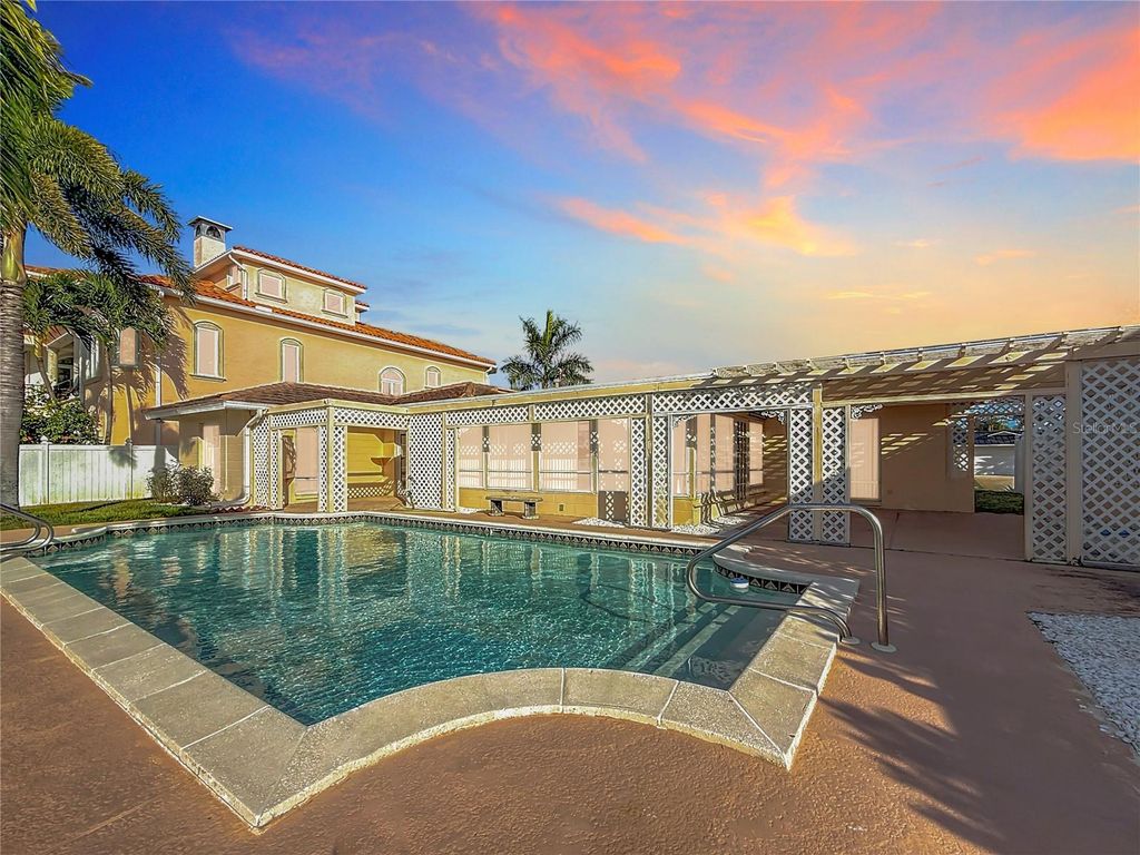 1135 81ST STREET S, St Petersburg, FL 33707