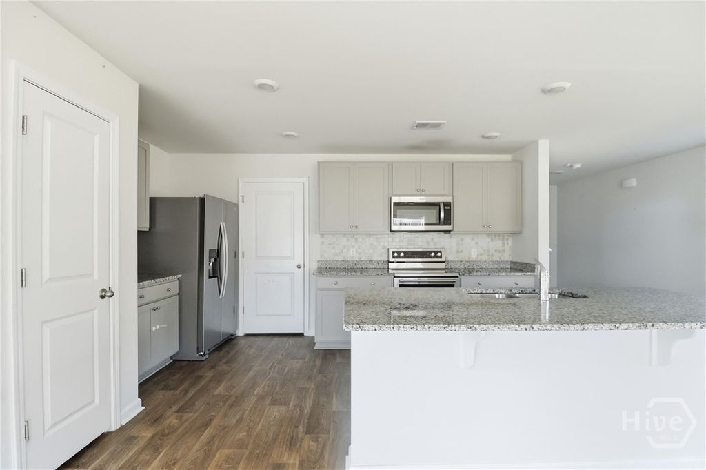 Image 10 of property listing at 276 Caribbean Village Drive, Guyton, GA 31312