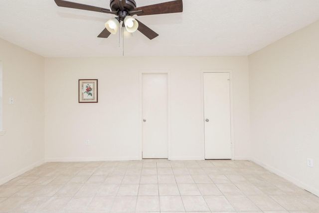 7423 Towerview Lane, Houston, TX 77489
