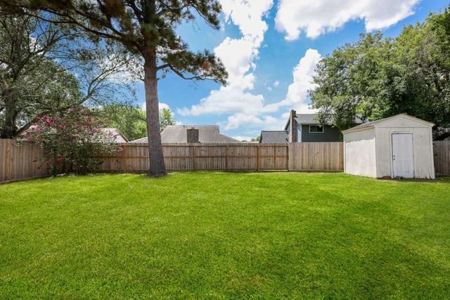 7423 Towerview Lane, Houston, TX 77489