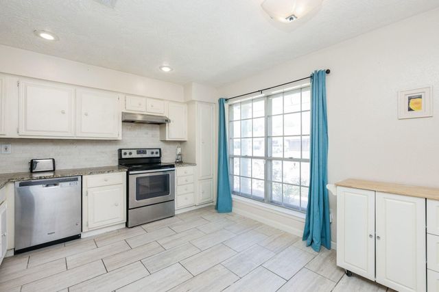 7423 Towerview Lane, Houston, TX 77489