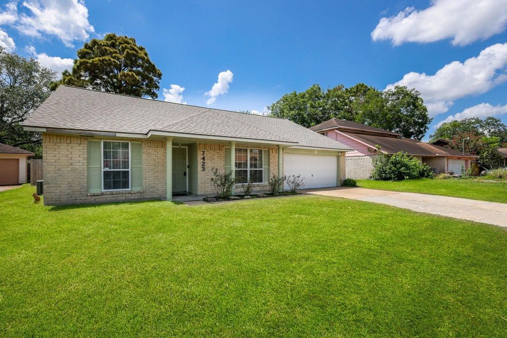 7423 Towerview Lane, Houston, TX 77489