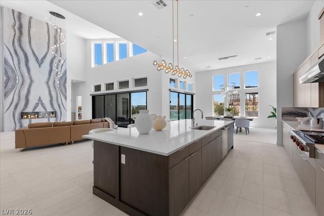 10907 Rossa Peak Avenue, Las Vegas, NV 89135