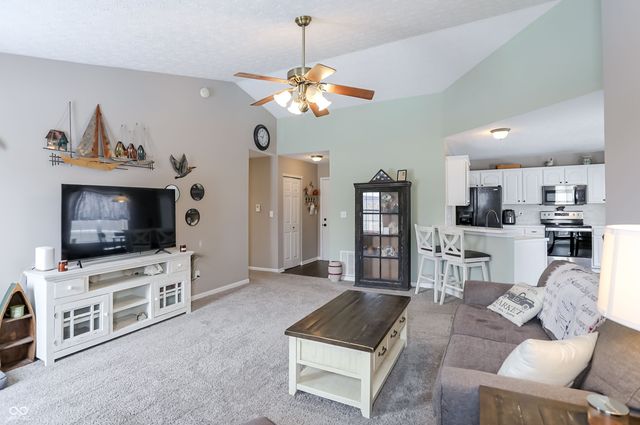 63 Longfellow Lane, Greenfield, IN 46140