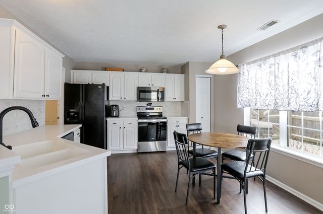 63 Longfellow Lane, Greenfield, IN 46140