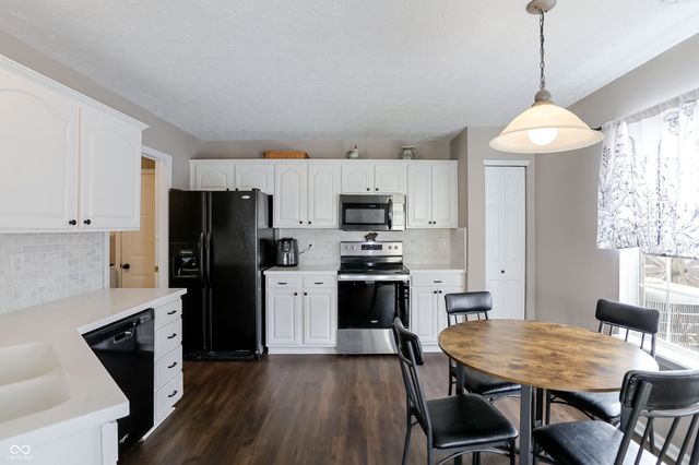 63 Longfellow Lane, Greenfield, IN 46140