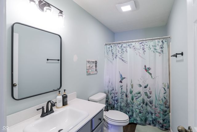 63 Longfellow Lane, Greenfield, IN 46140