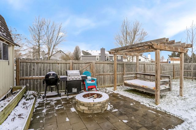 63 Longfellow Lane, Greenfield, IN 46140