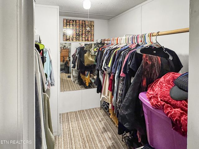 160 Casey Rd, Harriman, TN 37748