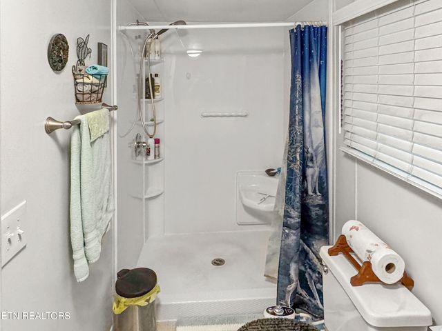 160 Casey Rd, Harriman, TN 37748