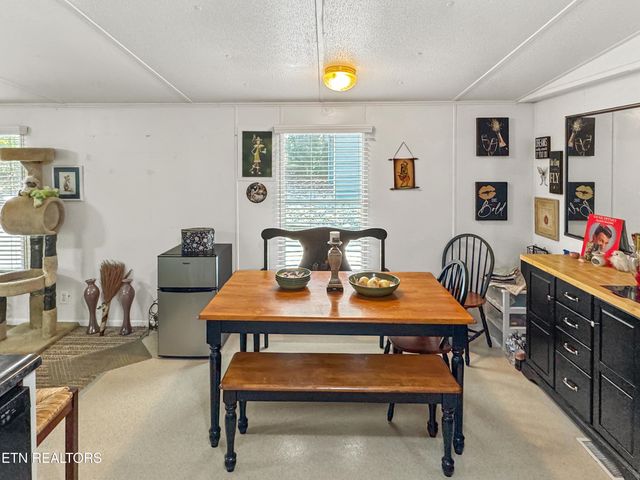 160 Casey Rd, Harriman, TN 37748