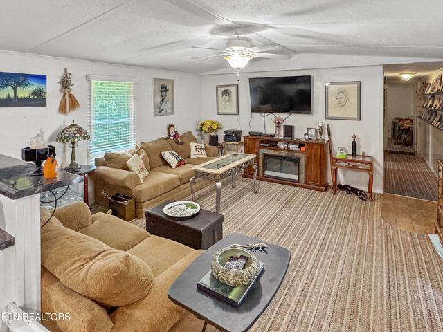 160 Casey Rd, Harriman, TN 37748