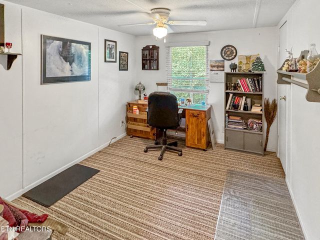 160 Casey Rd, Harriman, TN 37748