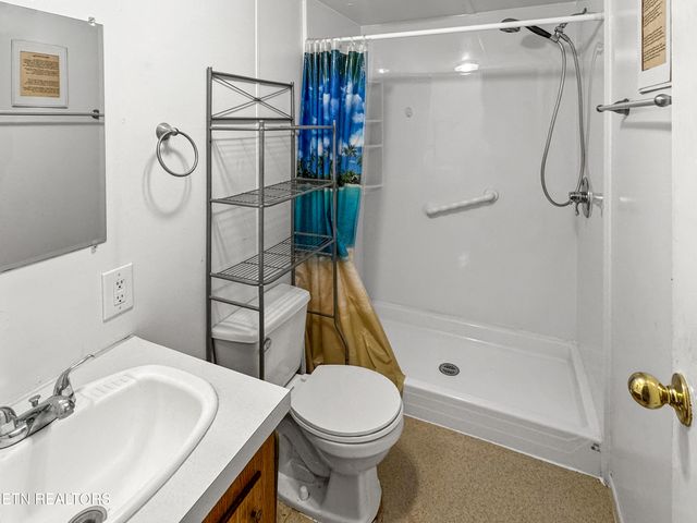 160 Casey Rd, Harriman, TN 37748