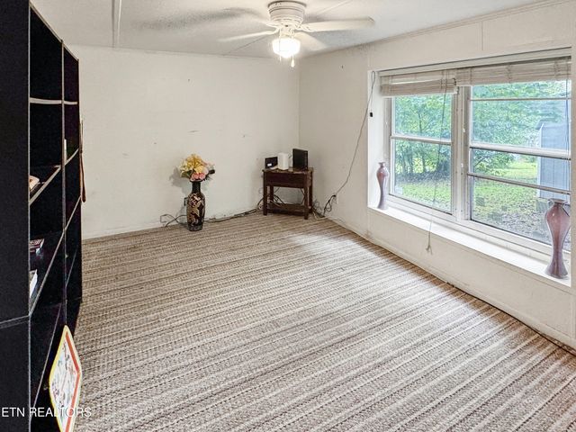 160 Casey Rd, Harriman, TN 37748