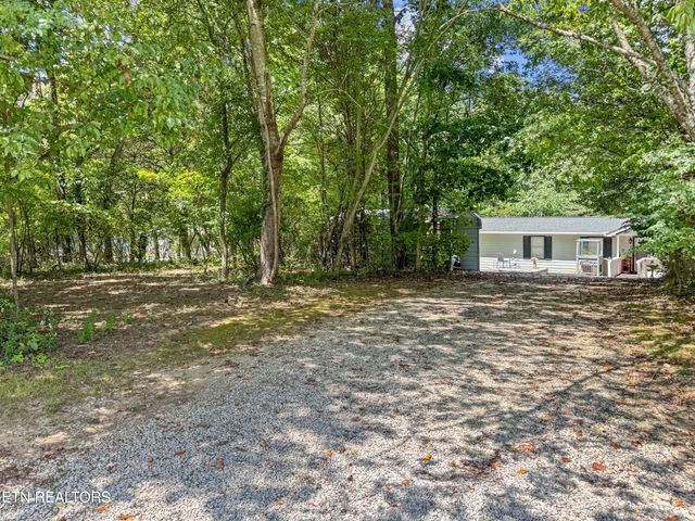 160 Casey Rd, Harriman, TN 37748