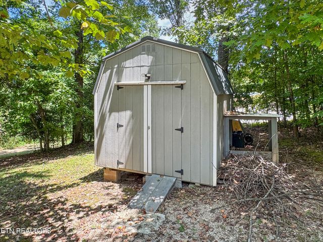 160 Casey Rd, Harriman, TN 37748