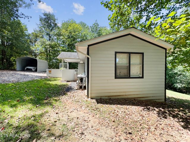 160 Casey Rd, Harriman, TN 37748