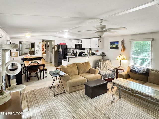 160 Casey Rd, Harriman, TN 37748