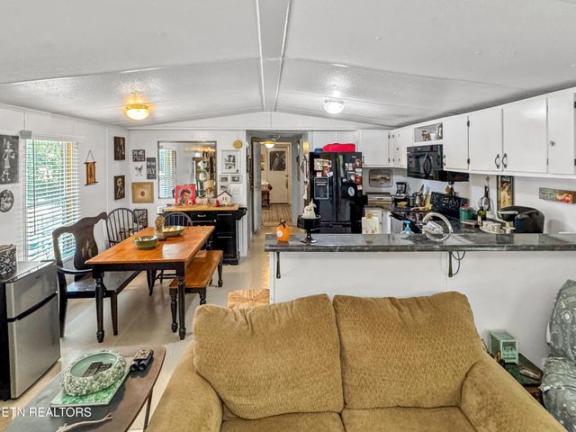 160 Casey Rd, Harriman, TN 37748