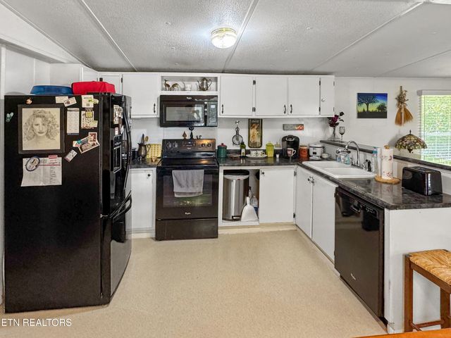 160 Casey Rd, Harriman, TN 37748