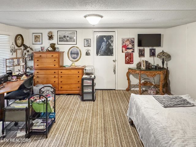 160 Casey Rd, Harriman, TN 37748