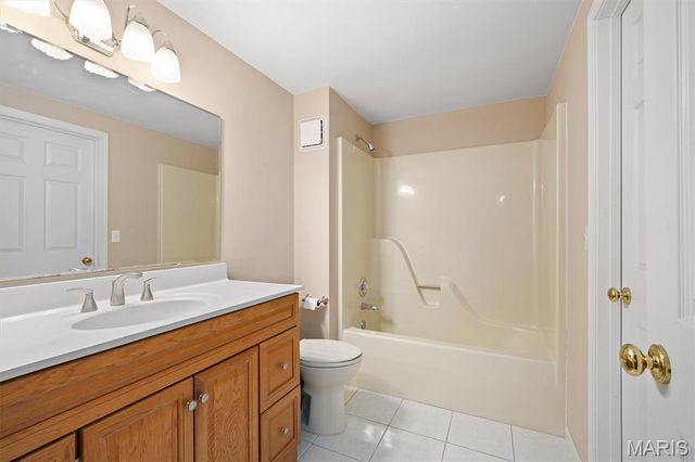 8 8th Green Court, Belleville, IL 62220