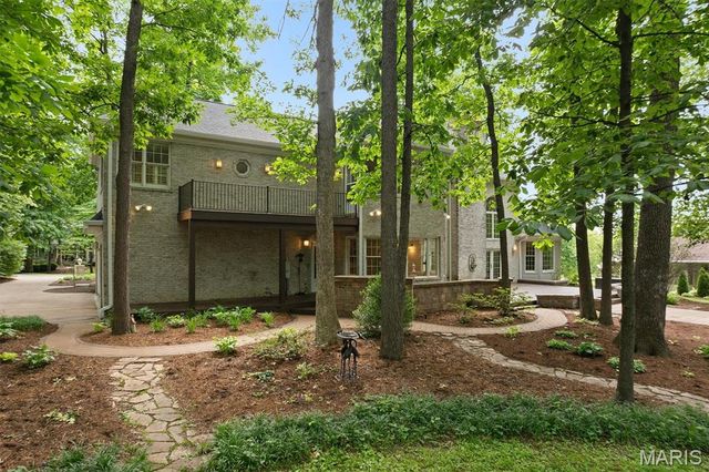 8 8th Green Court, Belleville, IL 62220