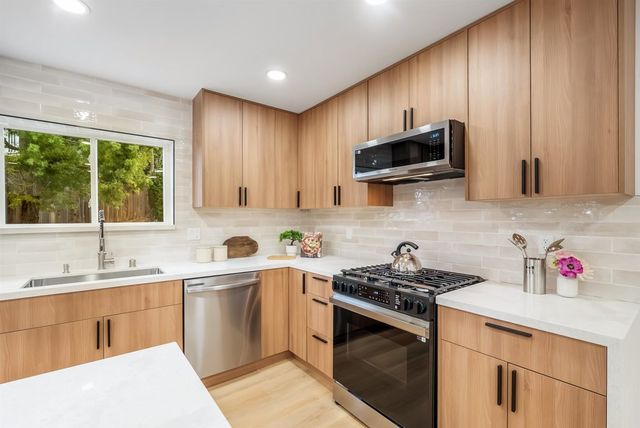 26373 Parkside Dr, Hayward, CA 94542