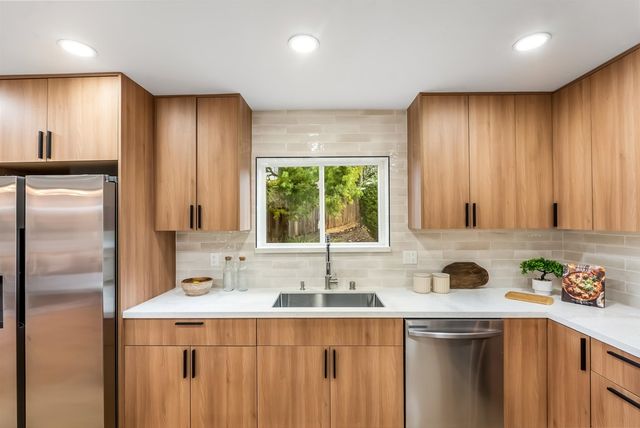 26373 Parkside Dr, Hayward, CA 94542