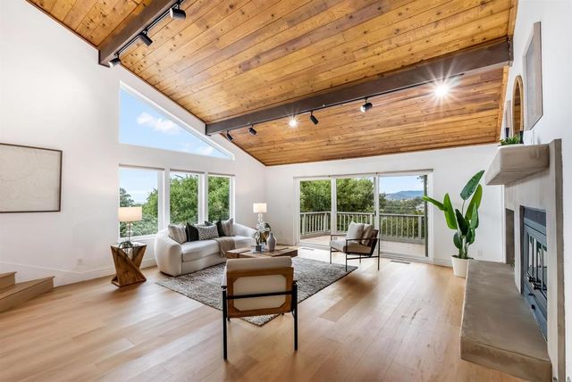 26373 Parkside Dr, Hayward, CA 94542