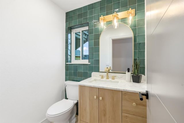 26373 Parkside Dr, Hayward, CA 94542