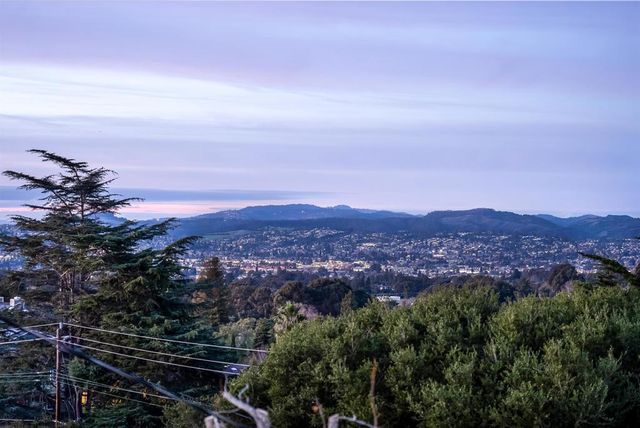 26373 Parkside Dr, Hayward, CA 94542