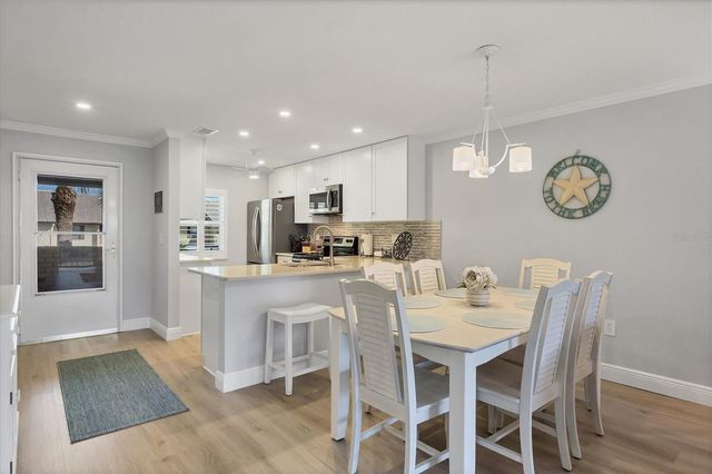 370 THREE LAKES LANE F, Venice, FL 34285