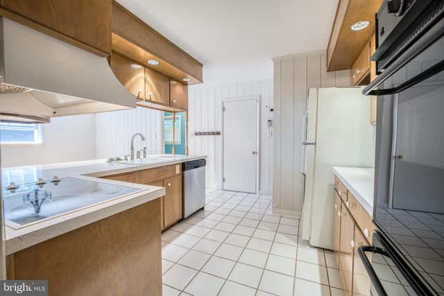 150 HILLCREST RD, Mohnton, PA 19540