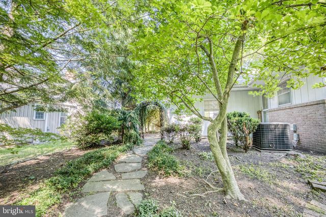 150 HILLCREST RD, Mohnton, PA 19540