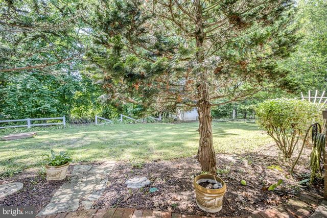 150 HILLCREST RD, Mohnton, PA 19540