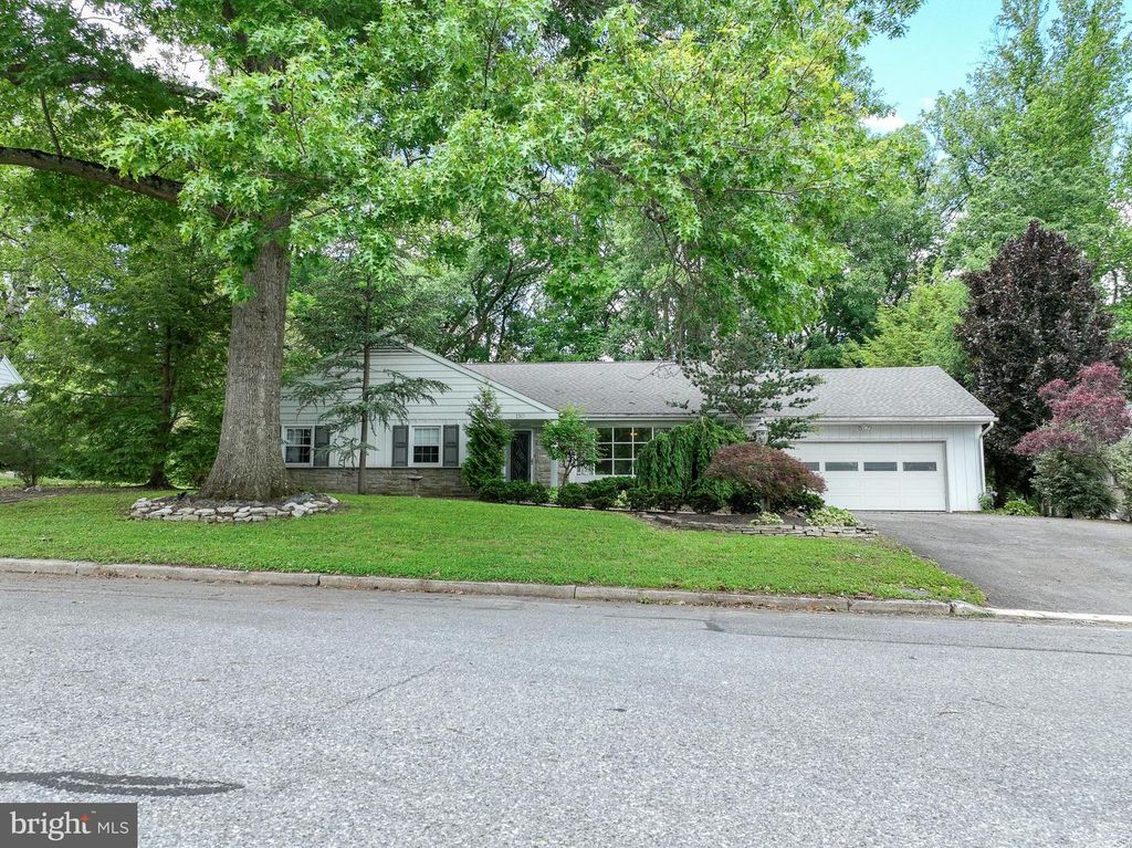 150 HILLCREST RD, Mohnton, PA 19540